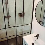Youthments Living 아파트 *