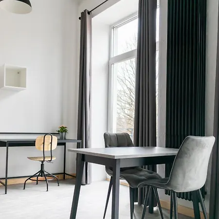 Apartment Youthments Living *